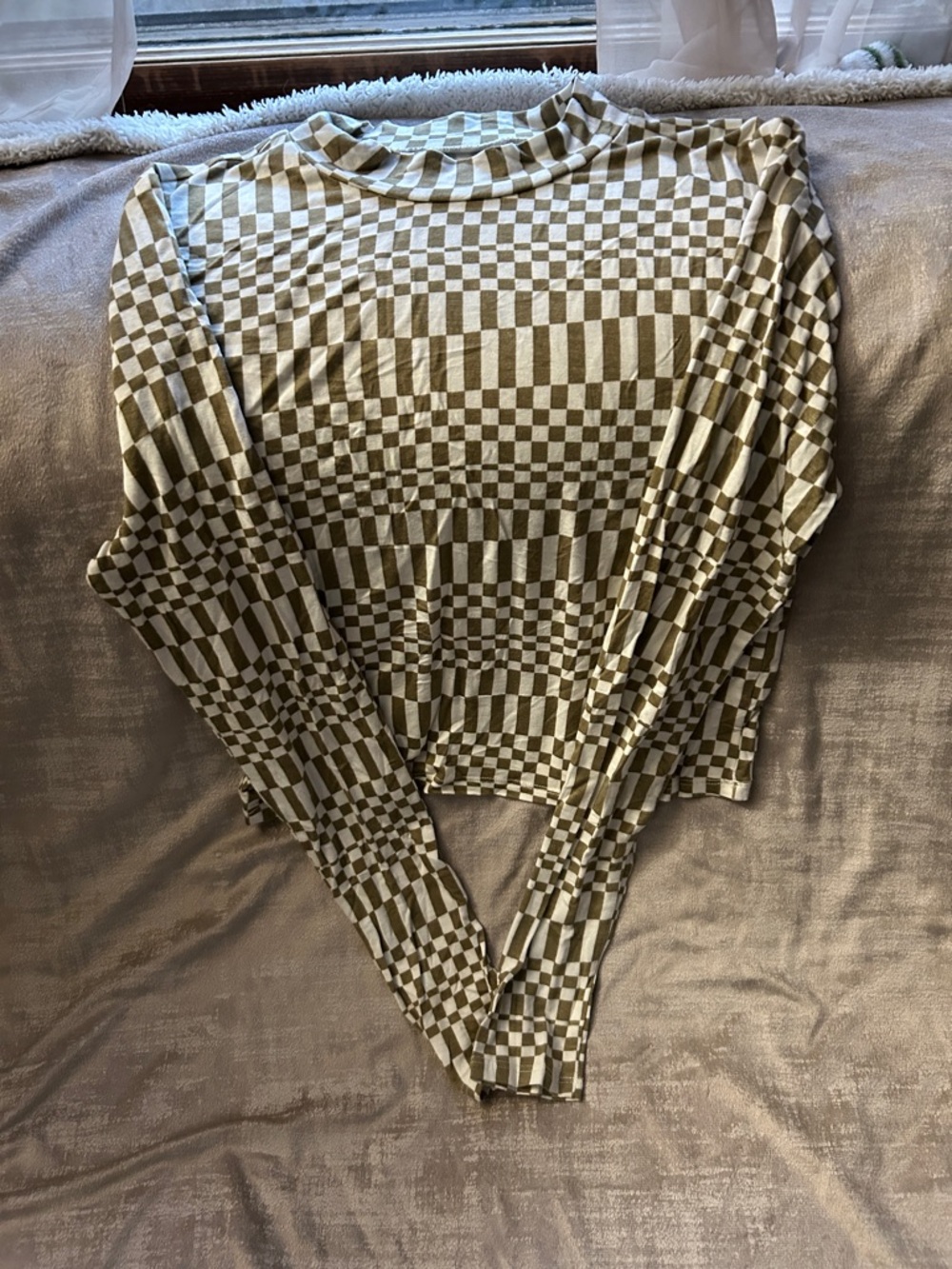 PacSun Olive & White Checkerboard Long Sleeve Crop Top